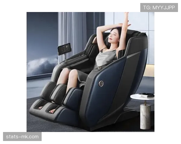 杨力维训练完肚子还能看到按摩椅，这生活简直跟普通人没法比！