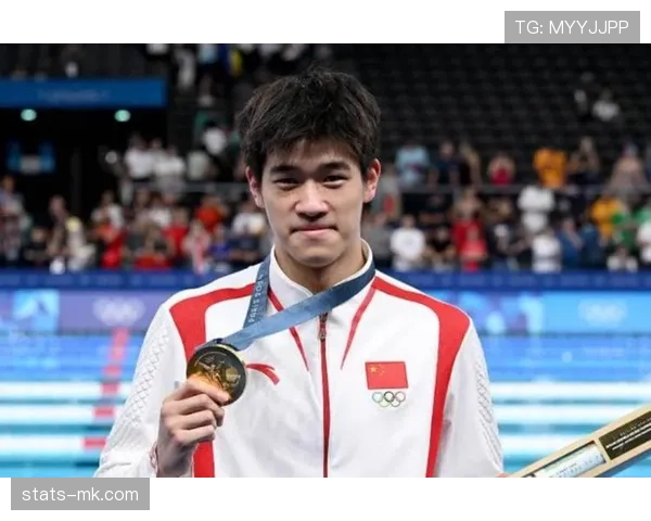 潘展乐训练完直接拎爱马仕去吃夜宵？